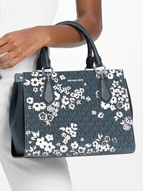 MICHAEL KORS Marilyn Med Printed Signature Logo Satchel Crossbody 
Admiral
NWT